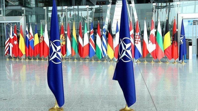 الكشف عن اجتماع سري بين الناتو وكييف.. قادة بالحلف يحاولون إعادة ضبط الاستراتيجية العسكرية لأوكرانيا